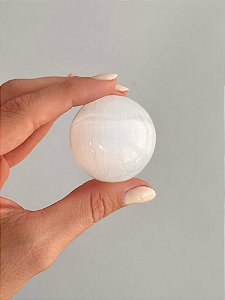 Esfera de Selenita 4cm - Limpeza Energética; Paz de Espírito; Cansaço Mental e Dores