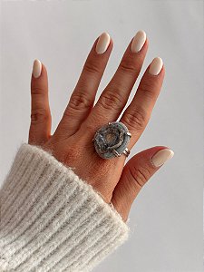 Anel Regulável de Calcedônia Galáxia - Aceitação, Nutre a Alma, Equilíbrio e Proteção