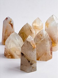 Ponta de Quartzo Hematoide Amarelo - Escudo de Luz; Vitalidade; Dúvidas e Inseguranças; Ancoramento