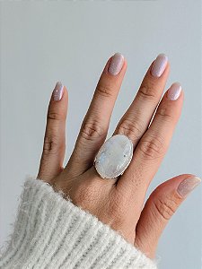 Anel Grande de Pedra da Lua em Prata 925 - Regulável - Sensualidade, Energia Feminina, Domínio das Emoções e Fertilidade