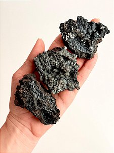 Goethita Bruta G - Pedra de Poder; Mistério e Profundidade; Dissolve Bloqueios; Bruxaria