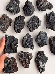 Goethita Bruta G - Pedra de Poder; Mistério e Profundidade; Dissolve Bloqueios; Bruxaria