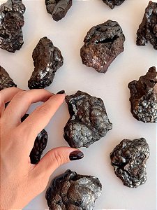 Goethita Bruta G - Pedra de Poder; Mistério e Profundidade; Dissolve Bloqueios; Bruxaria