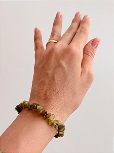 Pulseira de Granada Verde – Crescimento, Prosperidade e Cura do Coração
