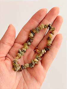 Pulseira de Granada Verde – Crescimento, Prosperidade e Cura do Coração