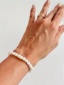 Pulseira de Madre Pérola Redonda 6mm - Amor Incondicional, Riqueza, Beleza, Proteção e Pensamentos de Paz