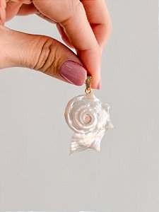Pingente de Concha de Madre Pérola - Dourado - Amor Universal, Sensibilidade e Riqueza