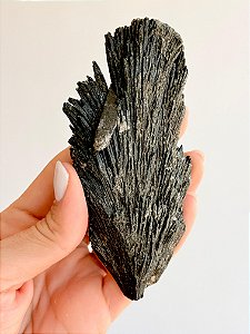 Cianita Preta - CP32 114g - Vassoura de Bruxa - Proteção, Varre para longe a negatividade