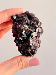 Fluorita Cúbica Roxa RARO - FCUBICA11 106g - Superação; Melhor Funcionamento e Organização da Mente; Clareza no Raciocínio; Conexão Espiritual