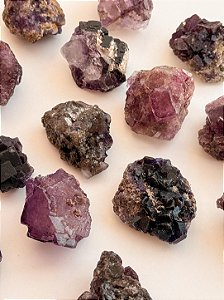 Fluorita Cúbica Roxa RARO - Superação; Melhor Funcionamento e Organização da Mente; Clareza no Raciocínio; Conexão Espiritual