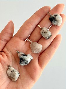 Pingente de Pedra da Lua Rolada - Sensualidade, Energia Feminina, Domínio das Emoções e Fertilidade