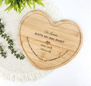 Tábua de Corte Bambu Formato Coração Personalizada - Batizado
