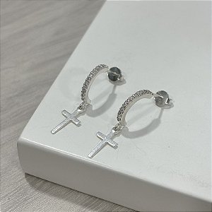Argola Pingente de Cruz Cravejada com Zirconias em Prata
