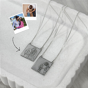 Escapulário Quadrado de Prata Personalizado com Fotos