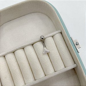 Piercing para umbigo Triângular em Prata cravejada com Zircônias