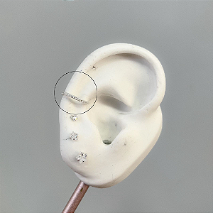 Piercing Argola Prata Segmentada para Conch Cravejada com Zircônias