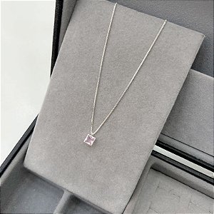 Colar Ponto de Luz Quadrado Rosa em Prata