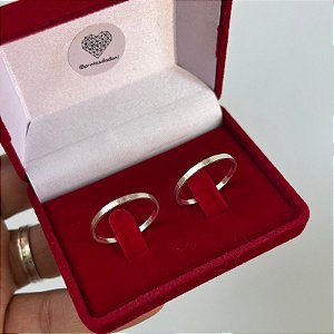 Par de Alianças 2mm Reta em Prata