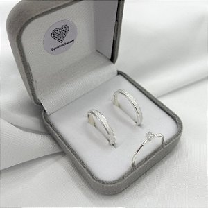 Par de Alianças Diamantada 3mm Anatômica em Prata + Solitário de Brinde
