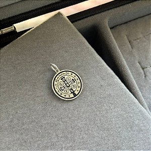 Pingente São Bento em Prata - Tamanho M