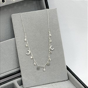 Choker com Pingentes Luas e Estrelas em Prata