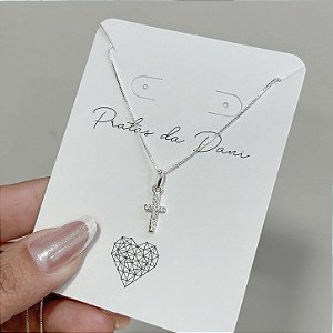 Colar Cruz Mini Prata Cravejada com Zircônias