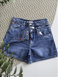 SHORTS COM BORDADO CORACAO