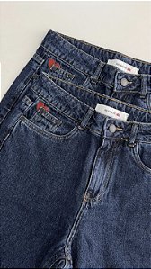 CALÇA COM BORDADO COR ESCURA