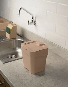 Lixeira Plástica 2,5L – Discreta, Resistente e Multiuso
