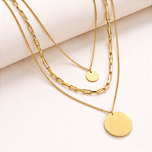 Colar Triplo Aura Medalhas – Mix de Correntes Banhado a Ouro