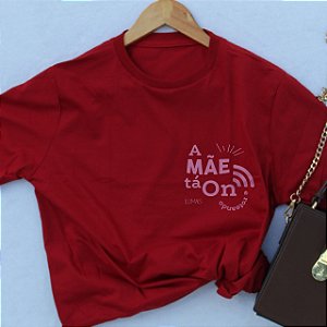 Camiseta A mãe tá on bordô