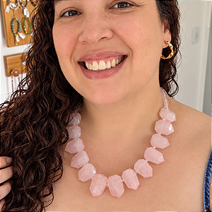 Colar de Quartzo Rosa: amor-próprio, acolhimento e harmonia