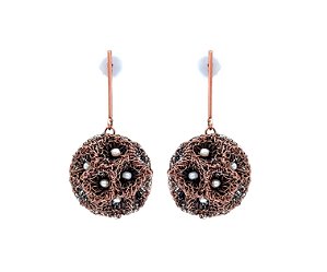 BRINCO MINE CONE DE CASCATA TECIDO EM CROCHÊ DE METAL – HELIANA LAGES
