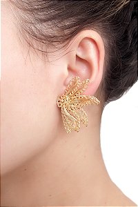 BRINCO FLOR 3D DUPLA TECIDO NO CROCHÊ EM METAL – HELIANA LAGES