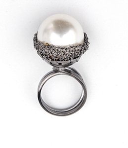 ANEL MEIA PEROLA TECIDA TECIDO NO CROCHÊ DE METAL HELIANA LAGES