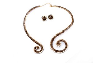 CONJUNTO ROCOCÓ BORDADO TECIDO NO CROCHÊ EM METAL HELIANA LAGES