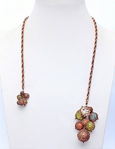 COLAR MIX DE BOLAS TECIDAS NO CROCHÊ DE METAL HELIANA LAGES