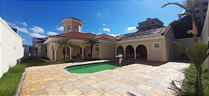 Casa de alto padrão em São Lourenço para locação