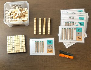 Jogo Material Dourado com Cartões e Prendedores