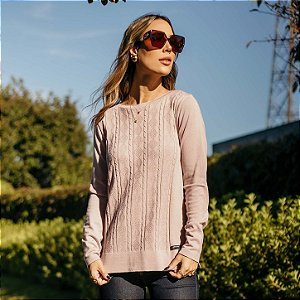 Blusa trabalhada com abertura lateral