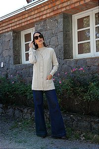 Colete trabalhado com decote V