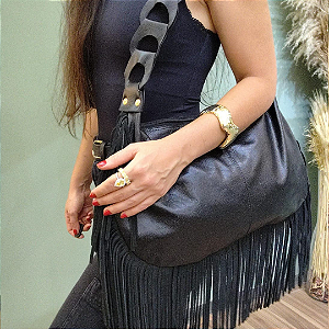 Bolsa Éris Bad Rocker - Couro Legítimo Preto com Franjas e Alça Statement