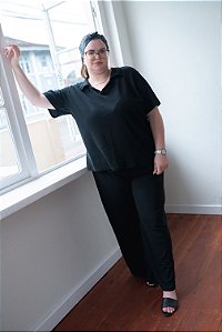 Calça Wide Leg Malha Texturizada Cor Preta - Plus Size