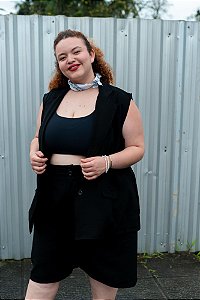 Colete Alongado de tecido Alfaiataria Cor Preto - Plus Size