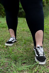 Legging de Poliamida com Pezinho Preta – Plus Size