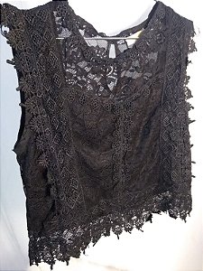 Blusa cavada  com renda - Preta