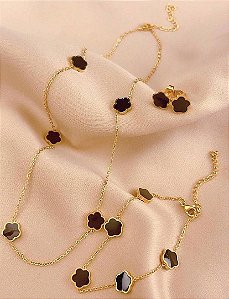Look Mariana Preto Dourado