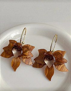 Argola Flor Acrílico Marrom