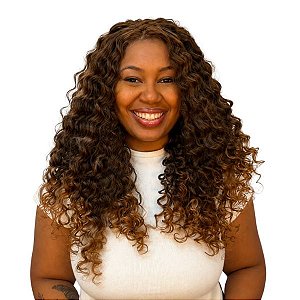 Lace Wig Calli / Cabelo Cacheado Médio / Bio Fibra Humanizada / Peruca Feminina com Repartição Livre / Alta Densidade Efeito Natural