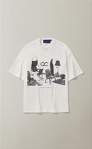 Camiseta Quadro Creations Sala de Espera Boxy - Off-White